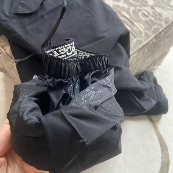 Spyder Women’s Black Snow Pants, size 6 US, Thinsulate Insulated, Waterproof - Picture 6 of 6